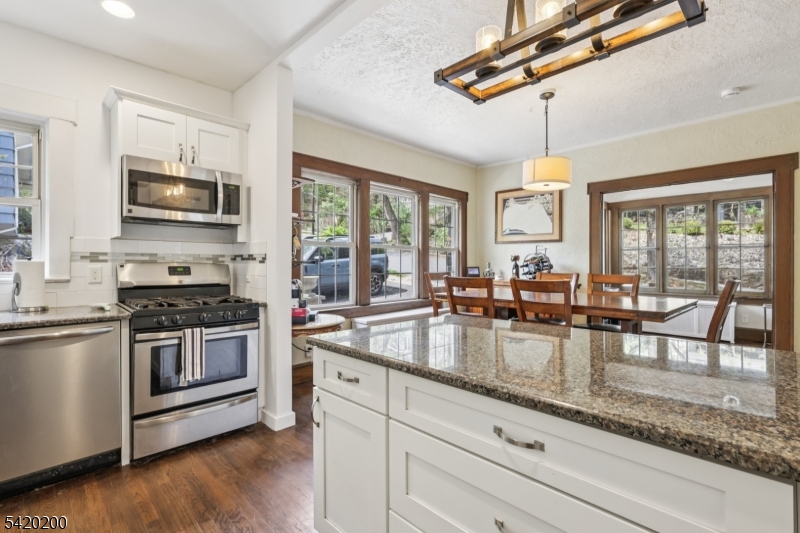 16 Jones Pl
