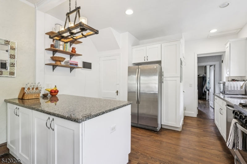 16 Jones Pl
