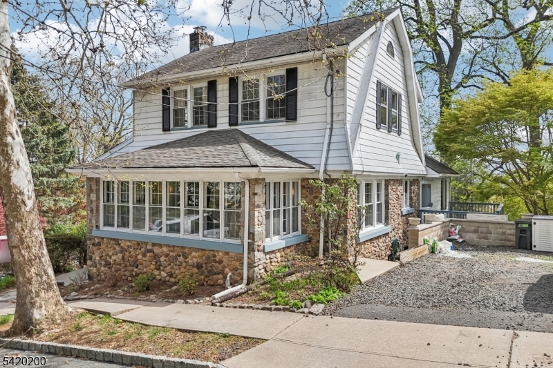 16 Jones Pl