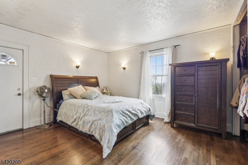 16 Jones Pl