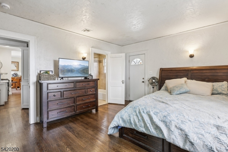16 Jones Pl