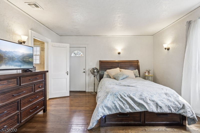 16 Jones Pl