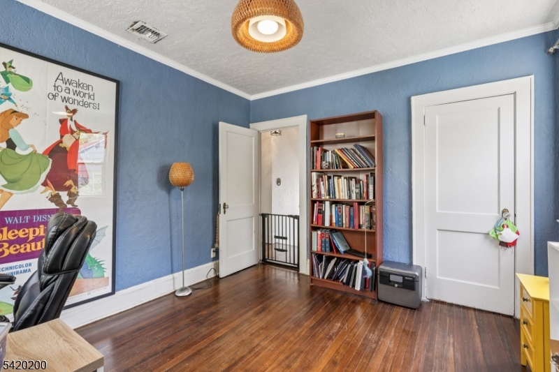 16 Jones Pl