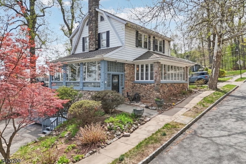 16 Jones Pl