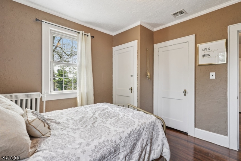 16 Jones Pl