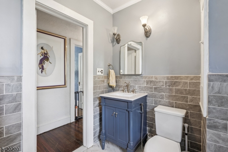 16 Jones Pl