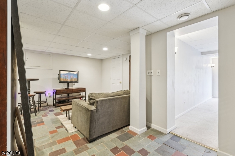16 Jones Pl