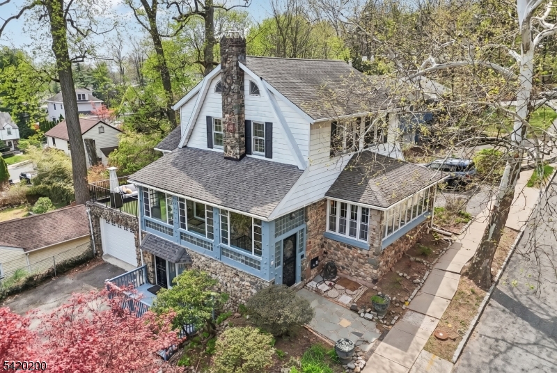 16 Jones Pl