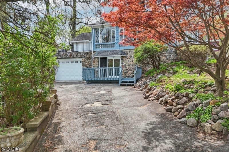 16 Jones Pl