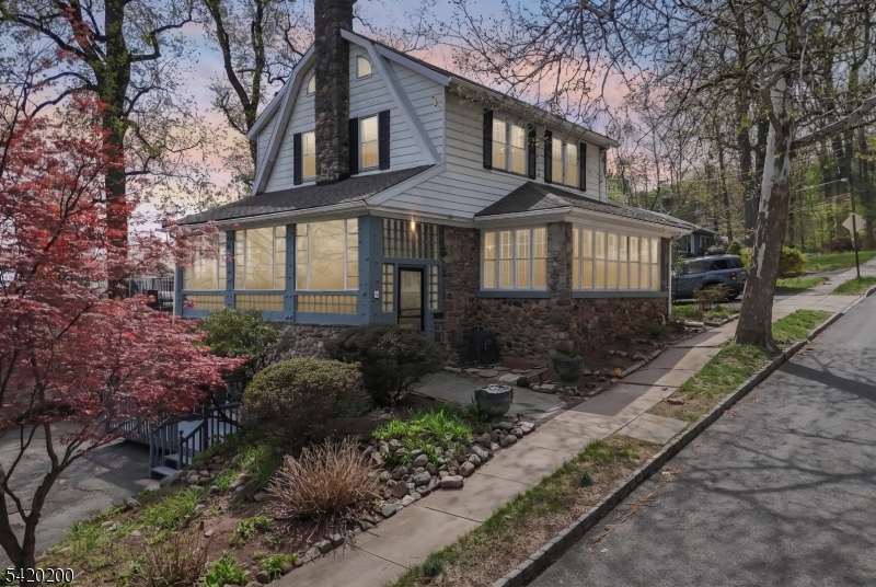 16 Jones Pl
