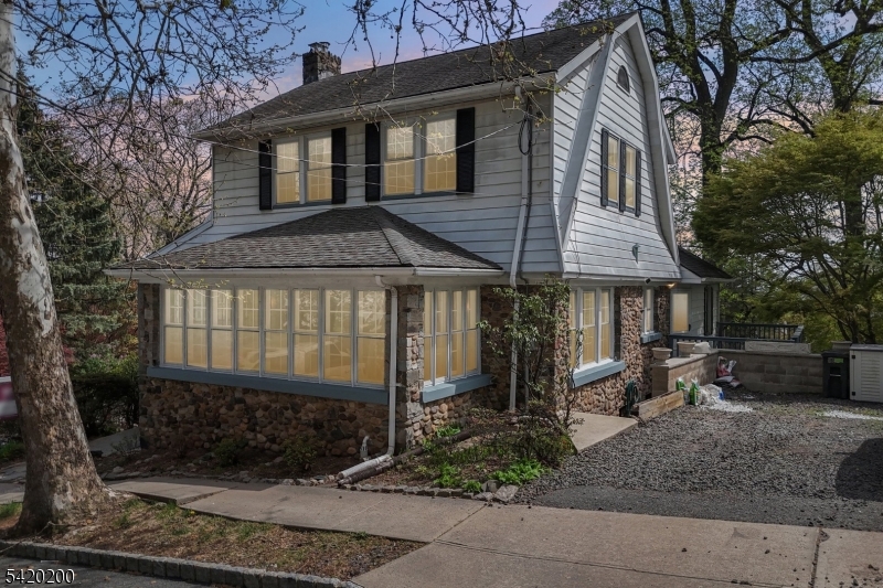 16 Jones Pl
