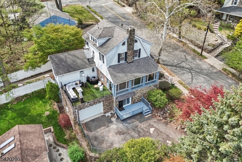 16 Jones Pl