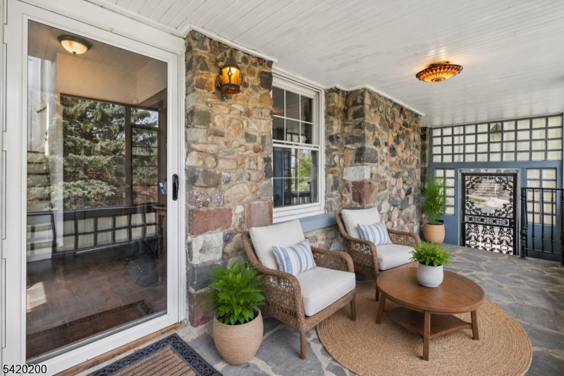 16 Jones Pl