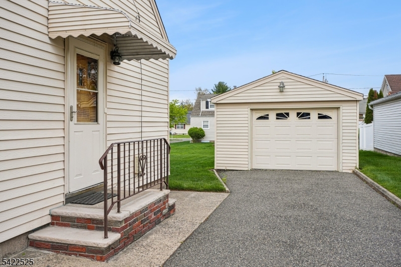 12 Holly St