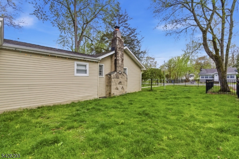 86 Hiawatha Blvd