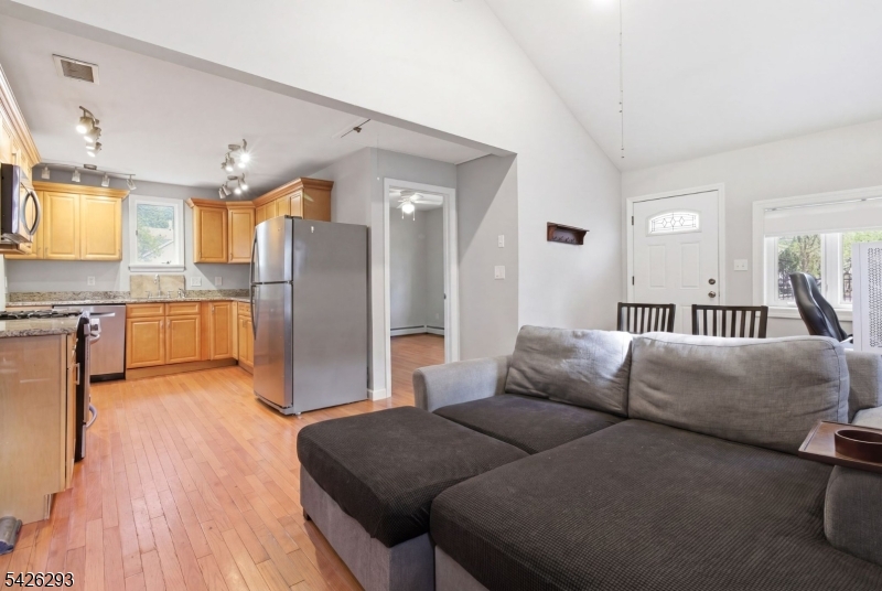 86 Hiawatha Blvd