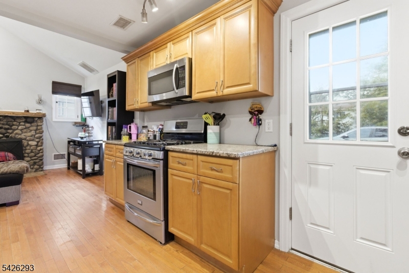 86 Hiawatha Blvd