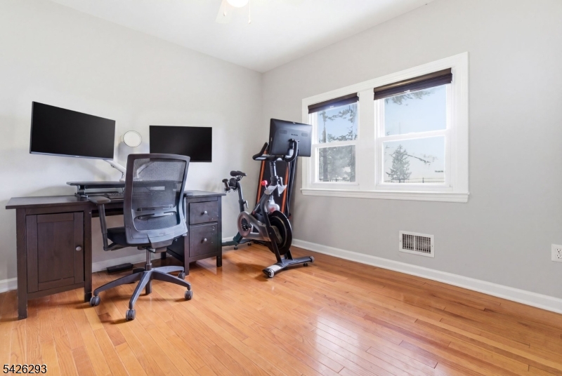 86 Hiawatha Blvd