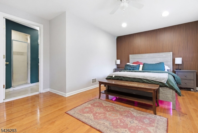 86 Hiawatha Blvd