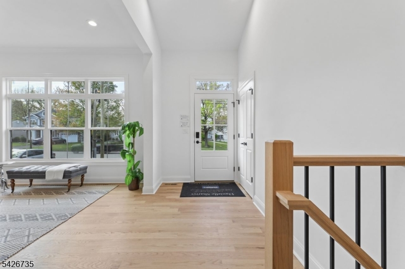 32 W Mcclellan Ave