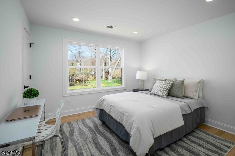 32 W Mcclellan Ave