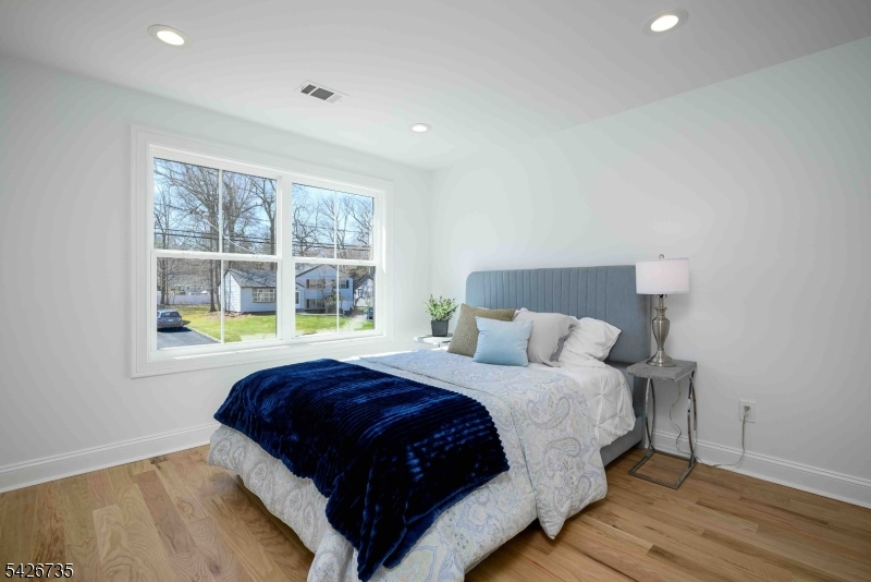 32 W Mcclellan Ave