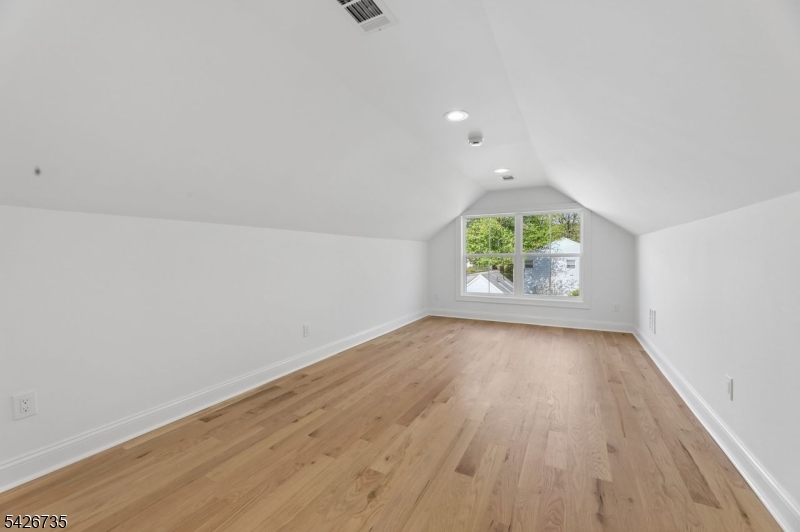 32 W Mcclellan Ave