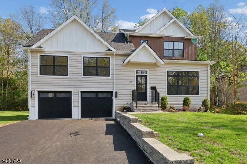 32 W Mcclellan Ave