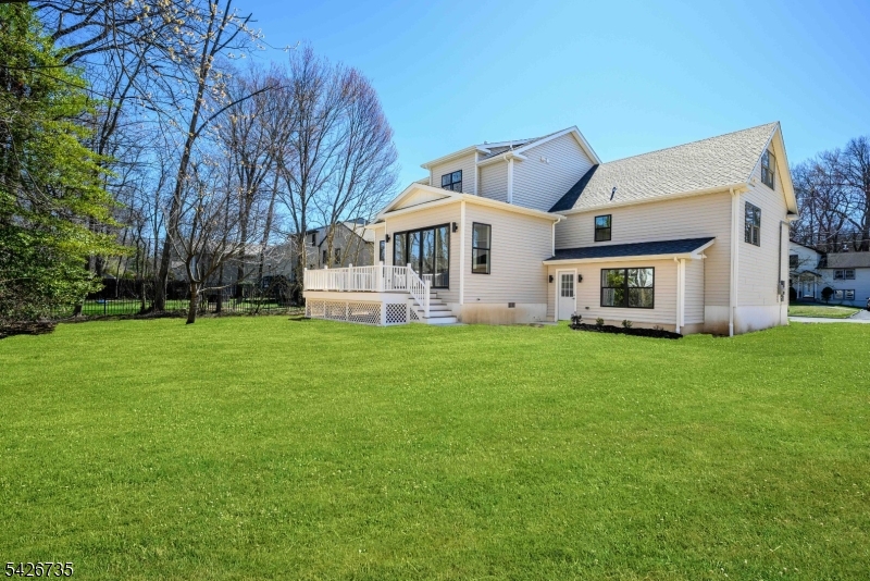 32 W Mcclellan Ave