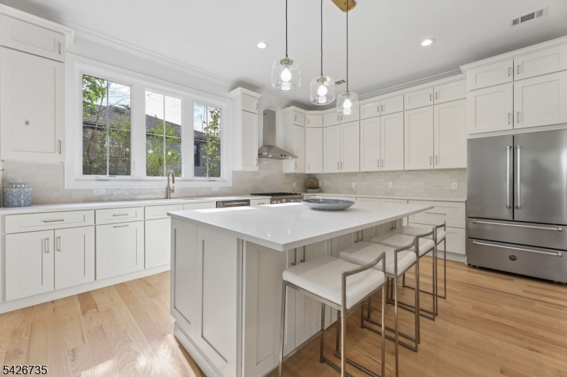 32 W Mcclellan Ave