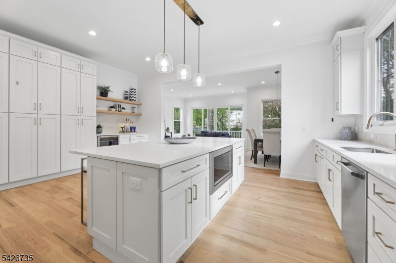 32 W Mcclellan Ave