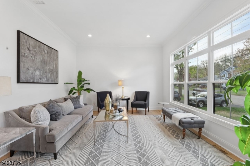 32 W Mcclellan Ave