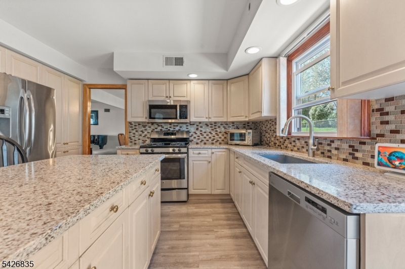 72 Pilgrim Dr