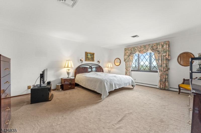 72 Pilgrim Dr