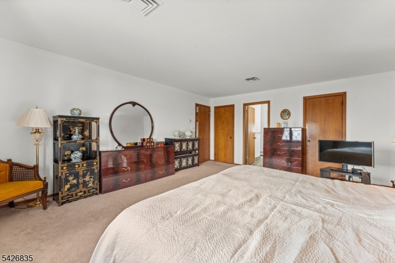 72 Pilgrim Dr