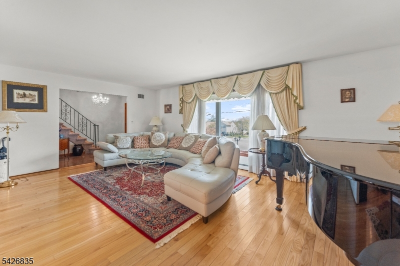 72 Pilgrim Dr