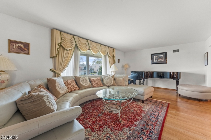 72 Pilgrim Dr