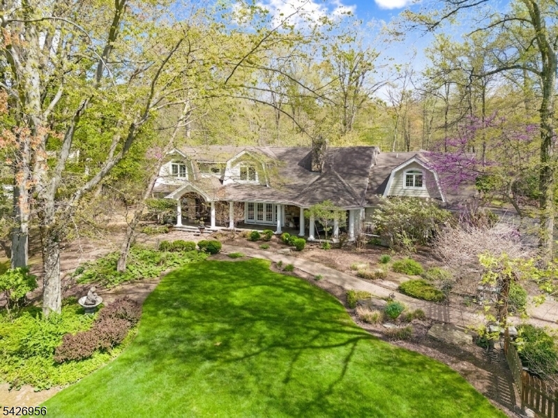8 White Pine Rd