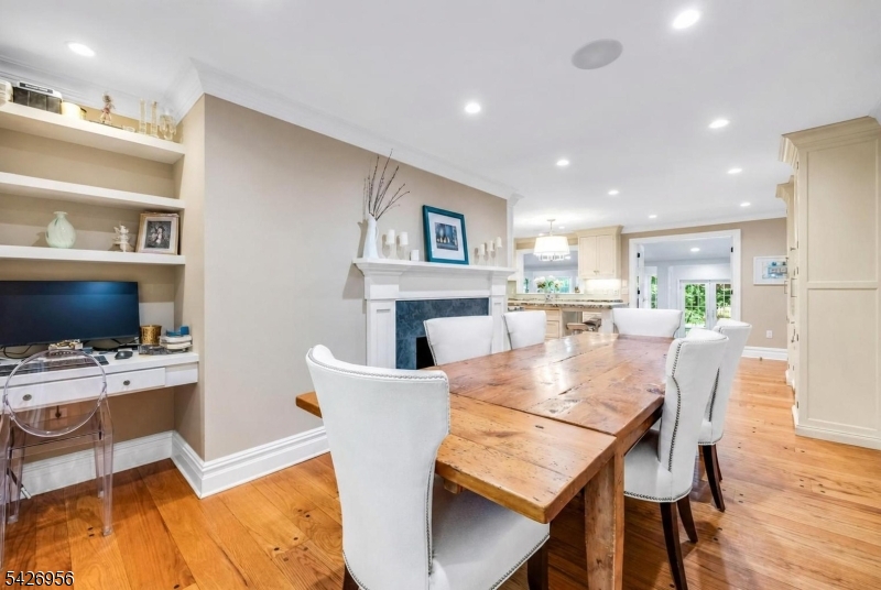 8 White Pine Rd