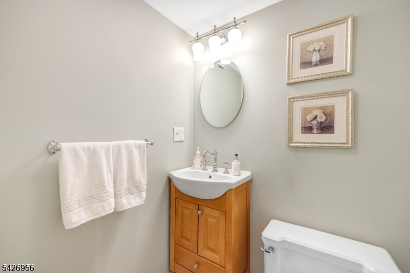 8 White Pine Rd