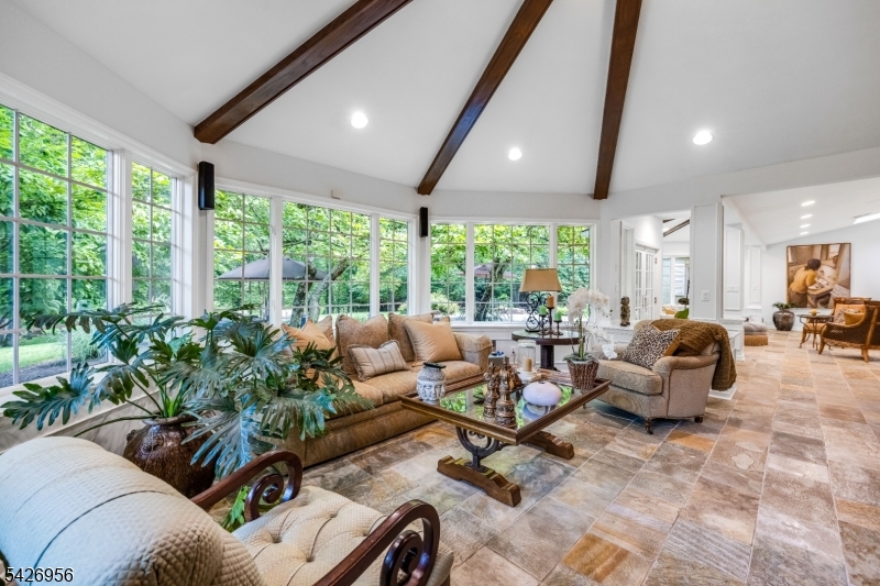 8 White Pine Rd