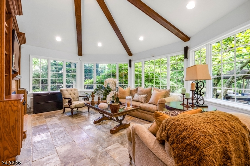 8 White Pine Rd