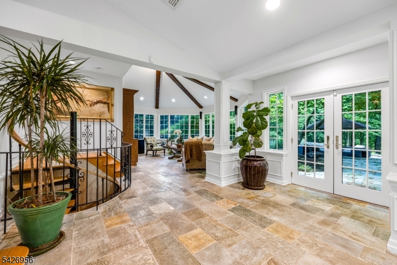 8 White Pine Rd