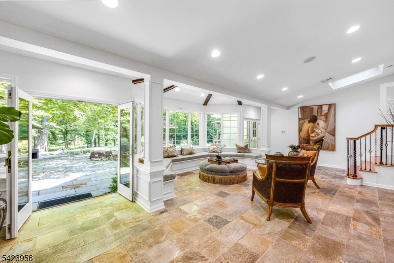 8 White Pine Rd