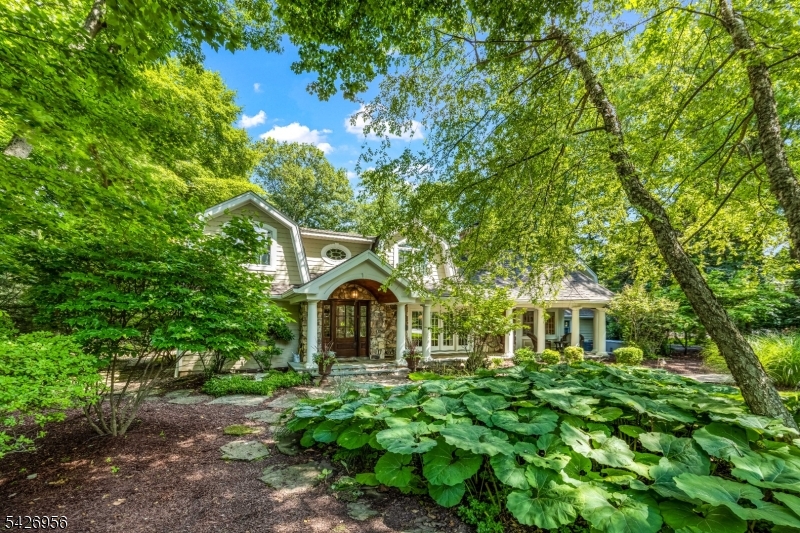 8 White Pine Rd