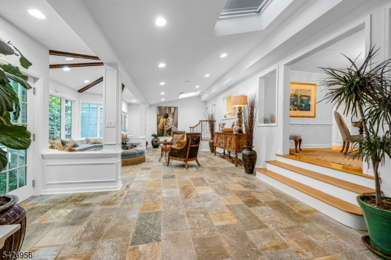 8 White Pine Rd