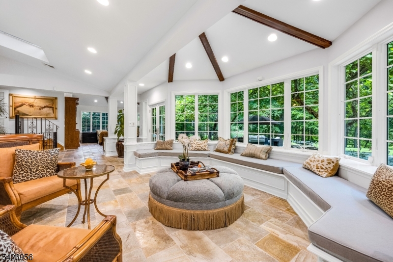 8 White Pine Rd