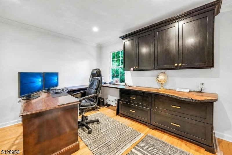 8 White Pine Rd