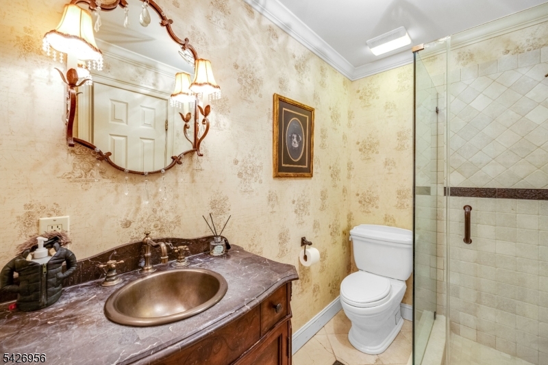 8 White Pine Rd