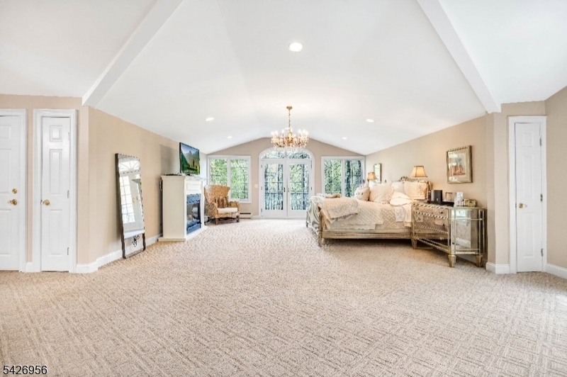 8 White Pine Rd